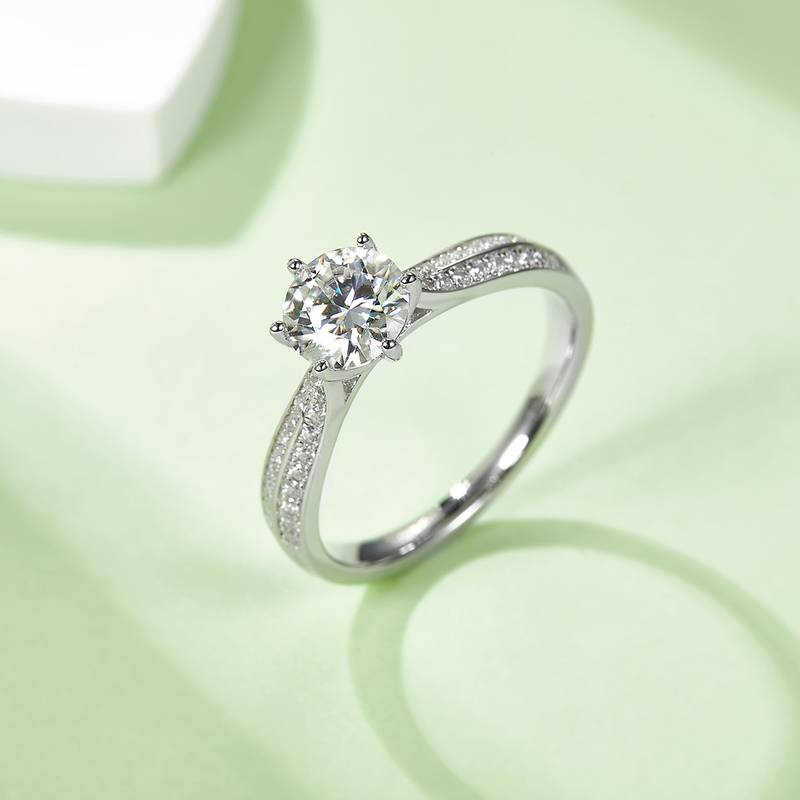 直臂微镶星光皇后S925银镀白金MoissaniteWomen's Ring1ctD级
